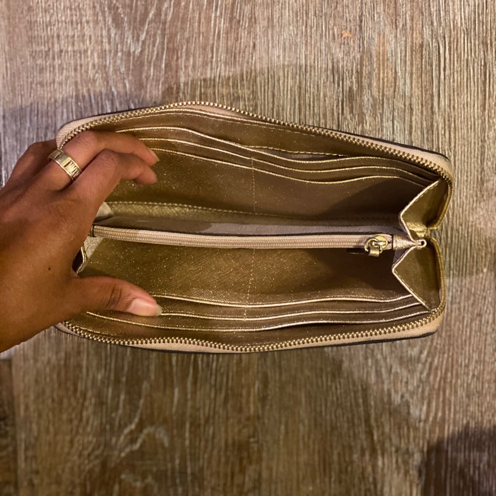 Michael Kors Wallet - Picture 3 of 6
